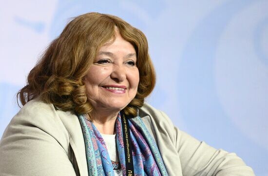 Наталья Бондарчук в 2025 году, окружённая близкими и счастливая.