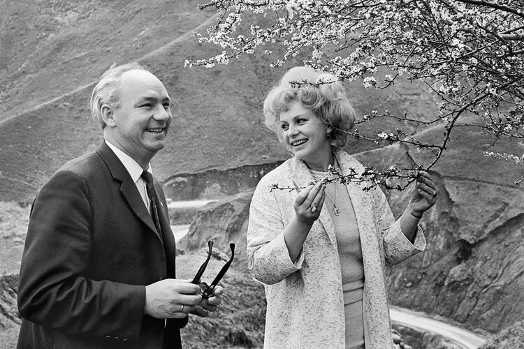 «Не помогло ни лечение, ни любовь»: почему дочь Аллы Ларионовой ушла из жизни в 43 года, не придя даже на похороны матери