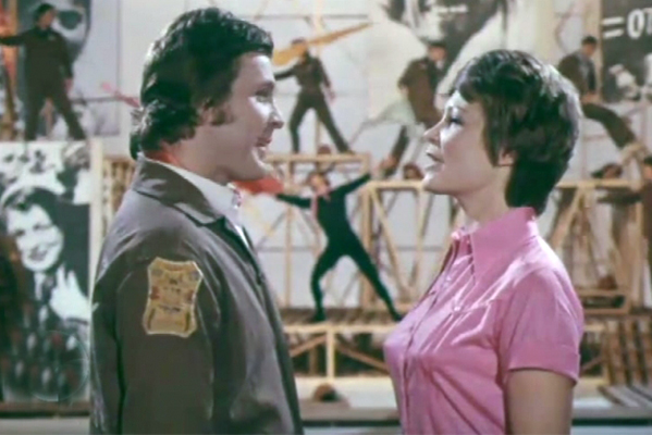 Искренность и близость постепенно уступили место отчуждению в отношениях