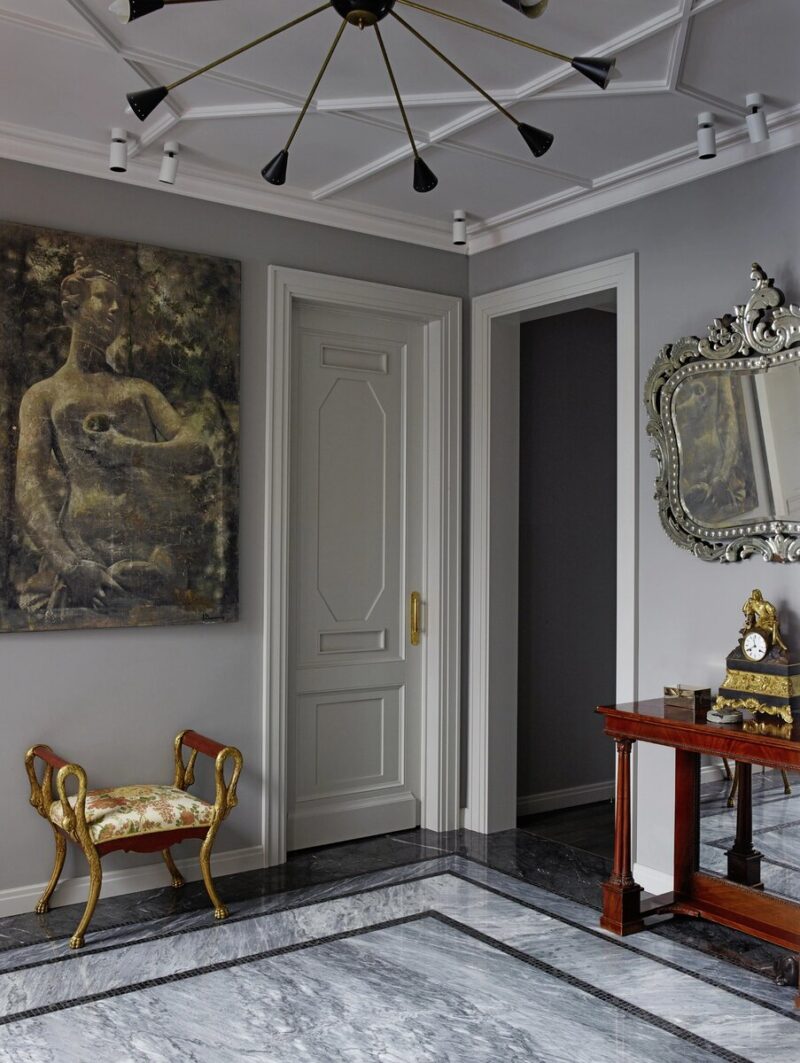 Игра света и тени на стенах, демонстрирующая глубину цвета. Фото: Аптон Саймон.