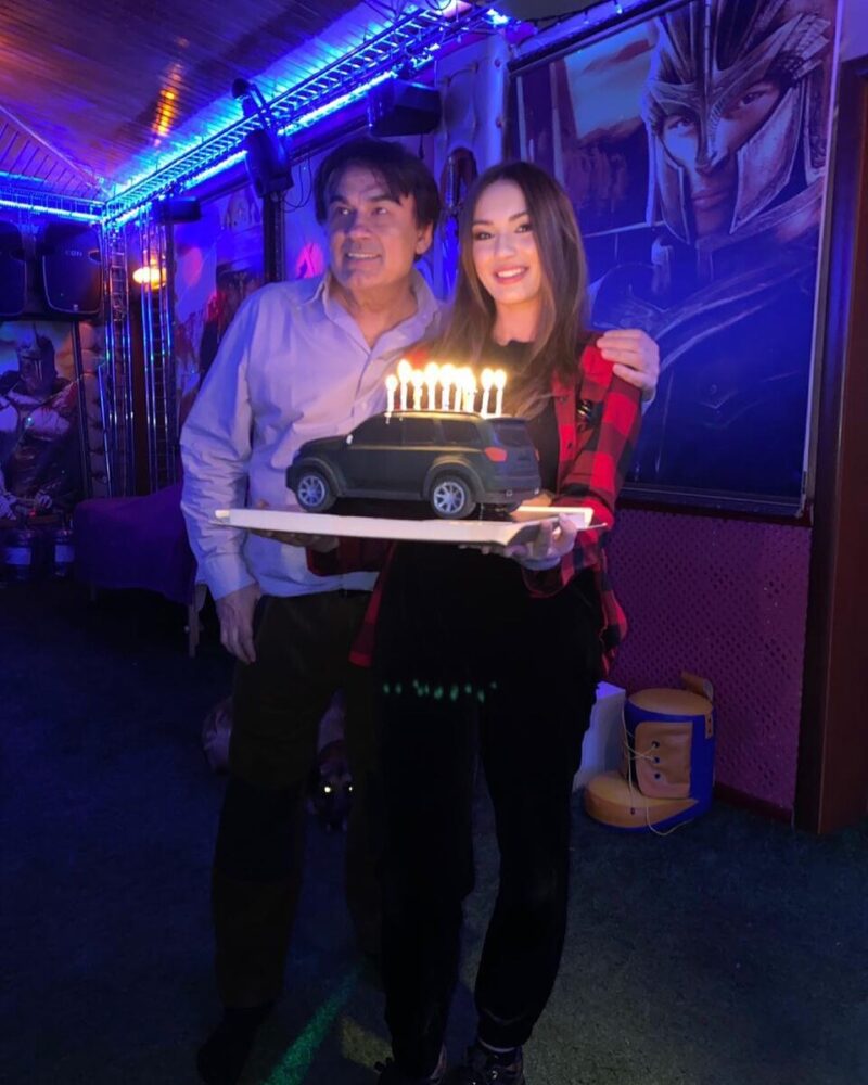 «Я люблю тебя до слез»: как 75-летний Александр Серов, мечта миллионов, остался совсем один в огромном доме