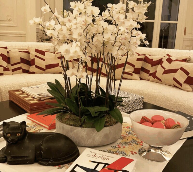 «Живой, не выставочный»: как Наталья Водянова превратила 300-летний парижский особняк в тёплый дом для пятерых детей