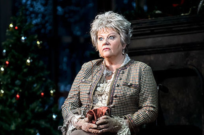 Ирина Муравьева на сцене Государственного академического Малого театра.