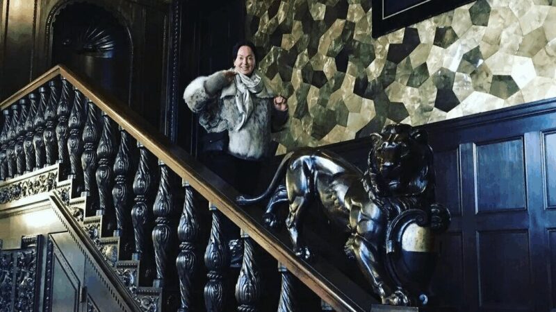 За закрытыми дверями: как живёт одна из самых узнаваемых телеведущих : Лариса Гузеева и Игорь Бухаров — 20 лет брака и их уютный особняк в Куркино