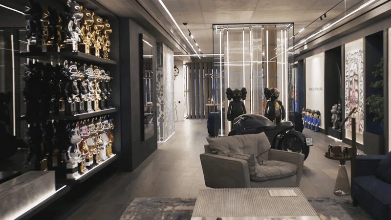 «Каждый уголок со смыслом»: как 40-летний Тимати 2,5 года строил свой 650-метровый «музей» в центре Москвы