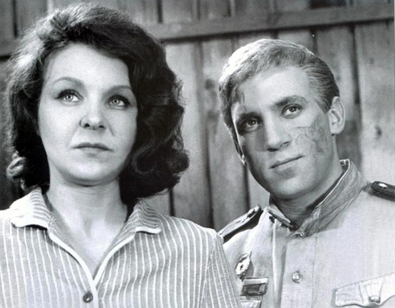 Нина Ургант и Владимир Высоцкий в фильме «Я родом из детства», 1966 год: легендарный дуэт.