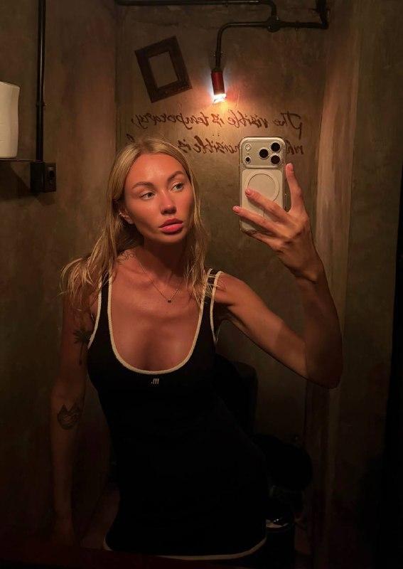 Удар в ночи: месть модели или случайная агрессия?