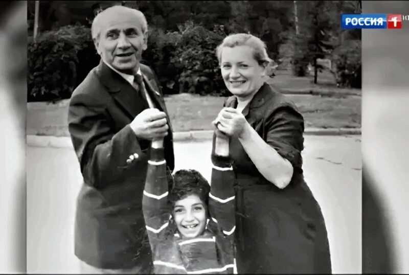 «Моя красивая девочка»: как выглядит балерина, которая 13 лет делает счастливым пародиста Юрия Аскарова