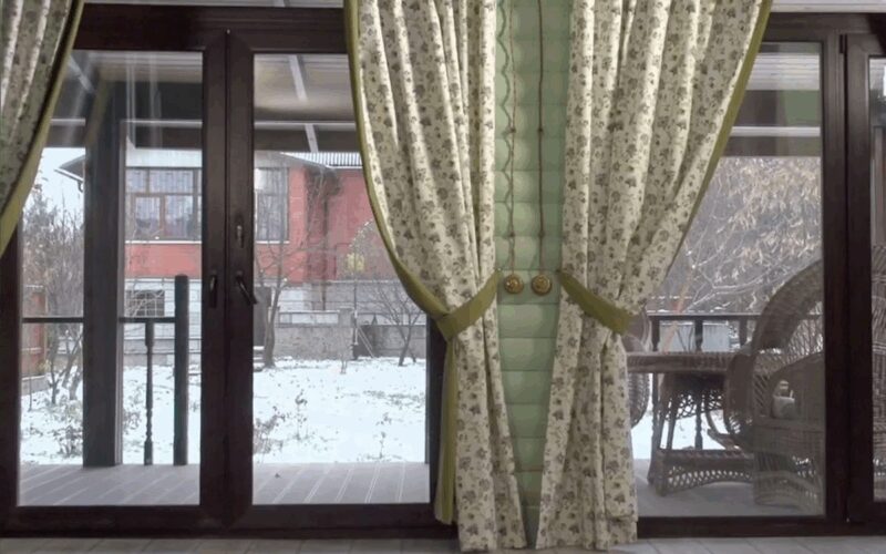 «Изба XIX века, но с комфортом XXI»: как Елена Яковлева 4 года строила свой необычный дом под Москвой