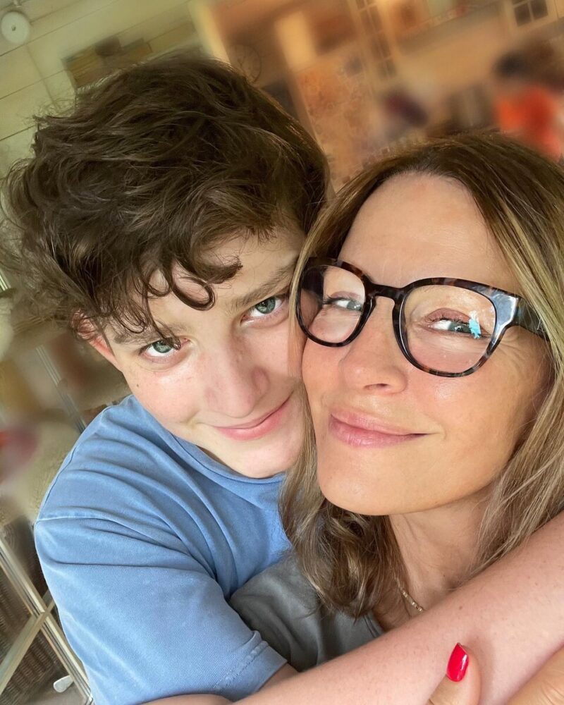 Роковая красавица из «Бандитского Петербурга»: как 56-летняя Евгения Крюкова пережила «векторный» брак, трагедию любимого и дважды обрела счастье