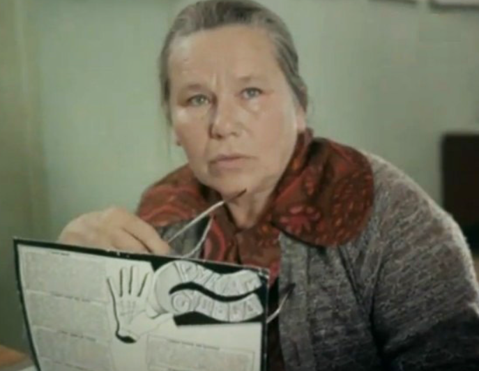 Кадр из фильма «В полосе прибоя» с Валентиной Березуцкой