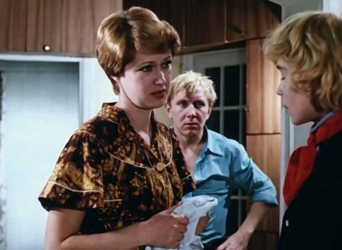 Кадр из фильма "Приключения Электроника"