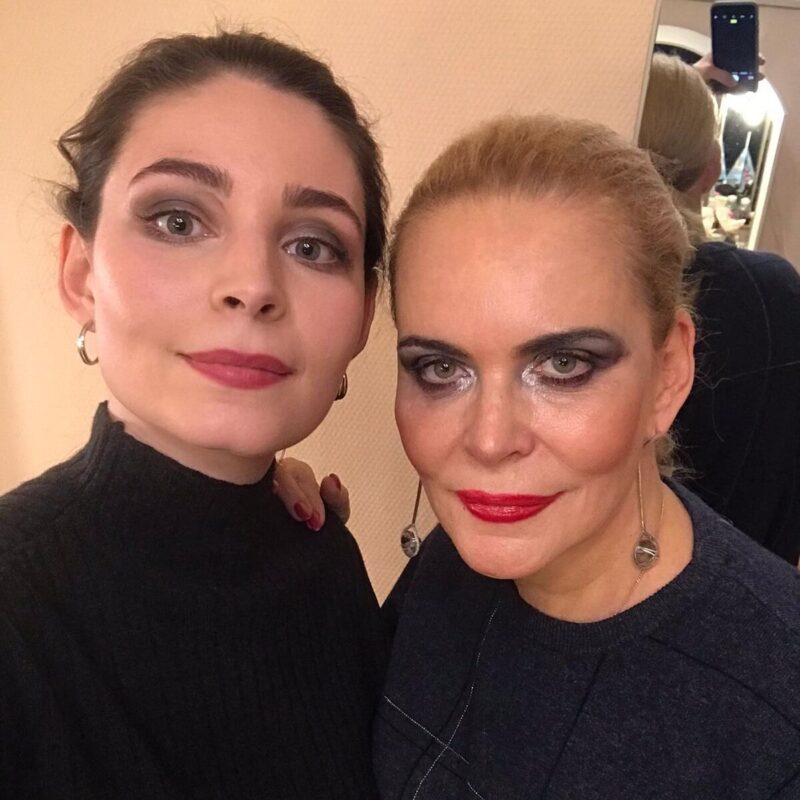 «Он не семейный»: как дочь знаменитых Козакова и Яковлевой пережила развод родителей в 4 месяца и нашла счастье в 30 лет