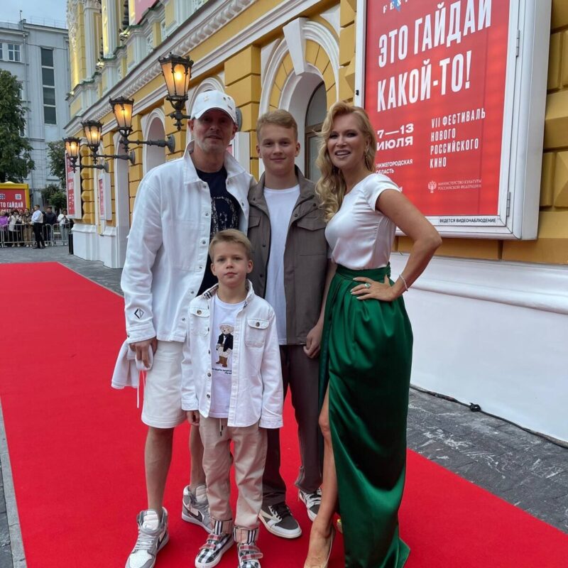 «Переборщила с уколами красоты»? : 51-летняя Олеся Судзиловская, которая «избегает ботокса», но выглядит на 30