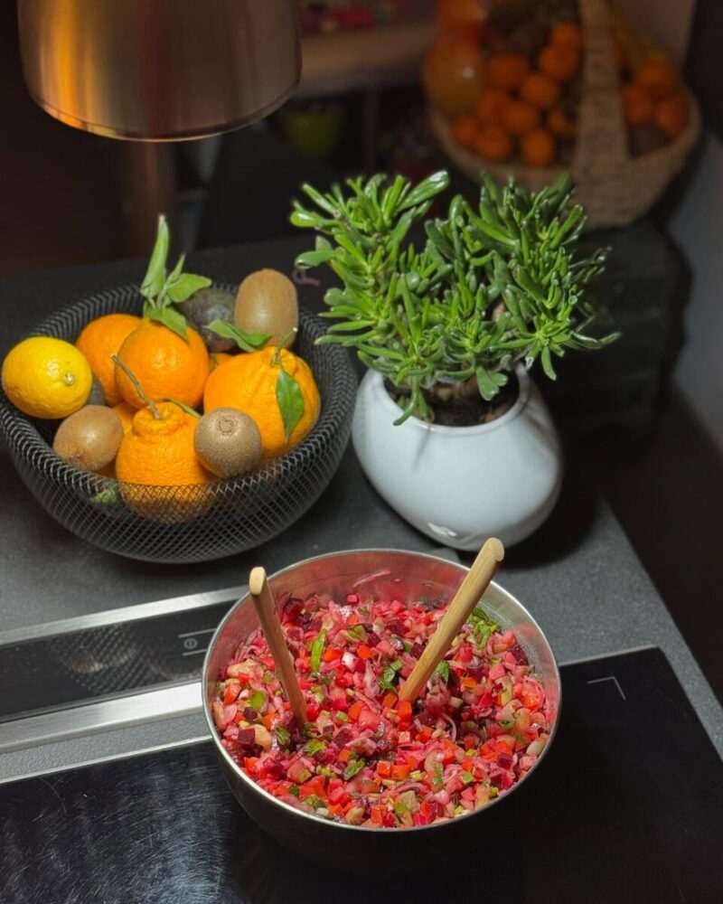 «Не приму помощи от бывших»: как 50-летняя Ирина Розанова обустроила уютное гнездышко без мужской поддержки