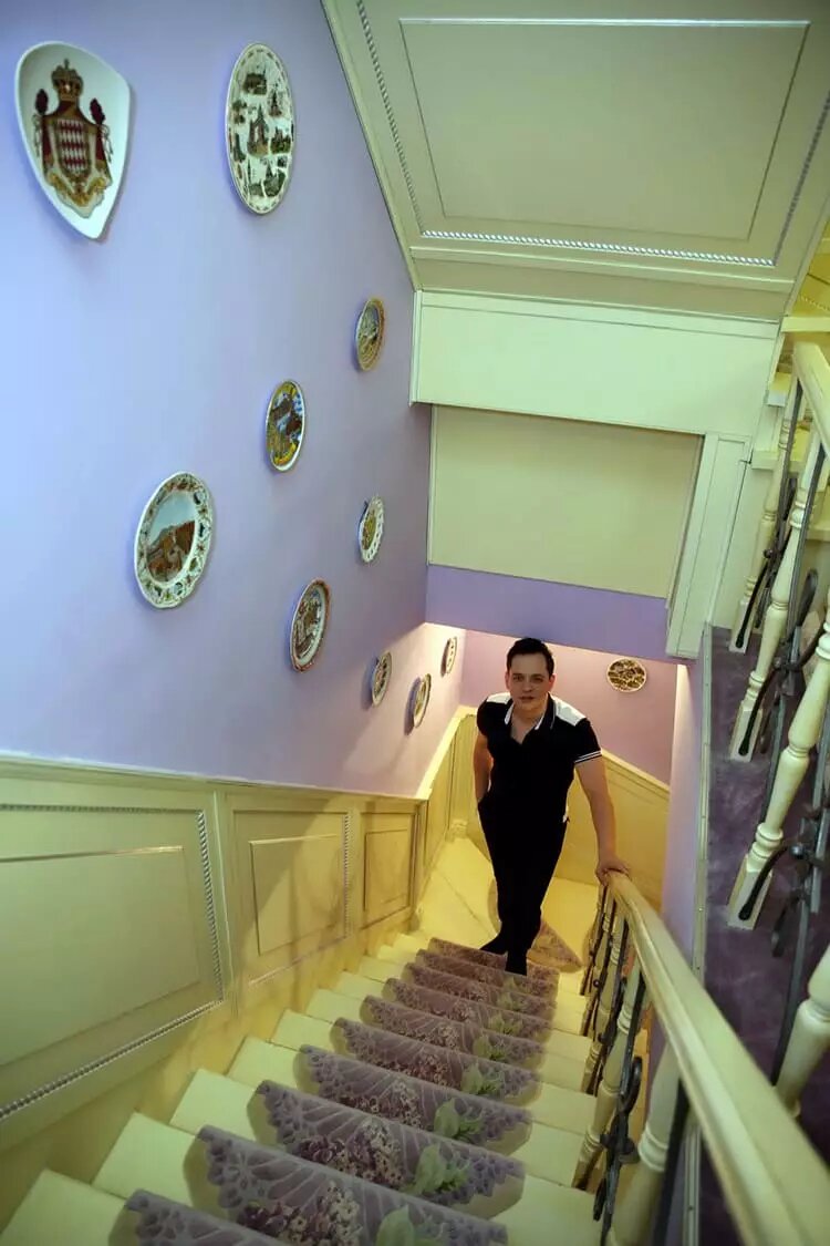 Более 20 лет вместе: как выглядит роскошный дом Александра Асташенка из «Корней», где он живёт с женой Еленой