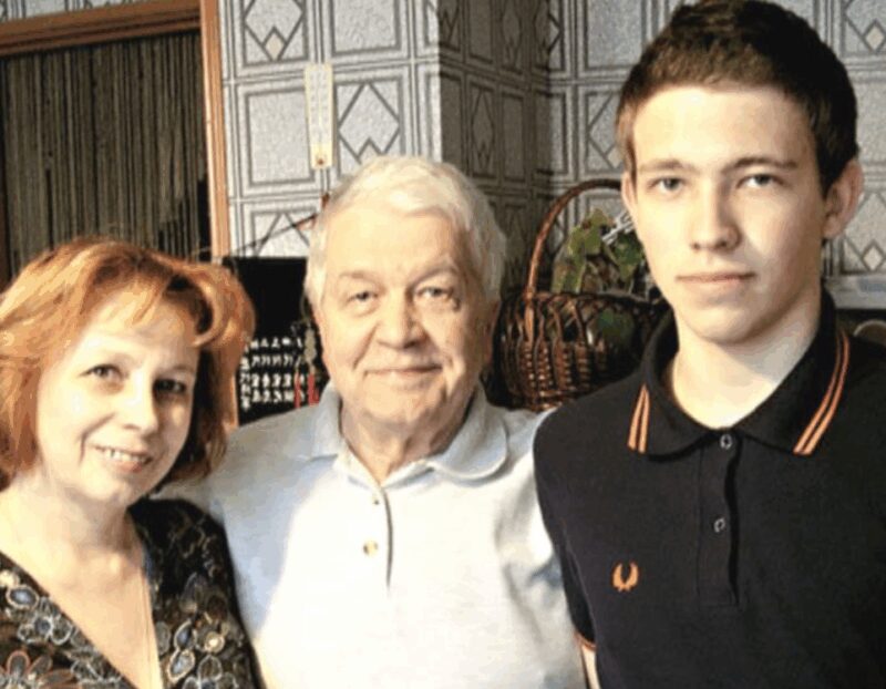 Владимир Ухин с семьёй: любовь и поддержка в последние годы