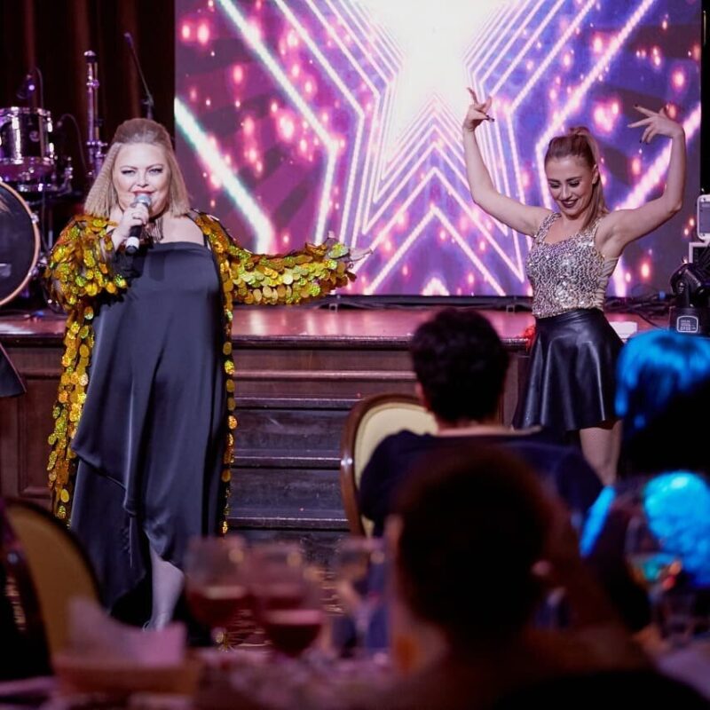 «Я не верила в себя»: как звезда «Фабрики звёзд» Елена Кукарская, которой 42 года, прошла путь от нерешительной студентки до успешной артистки и счастливой мамы