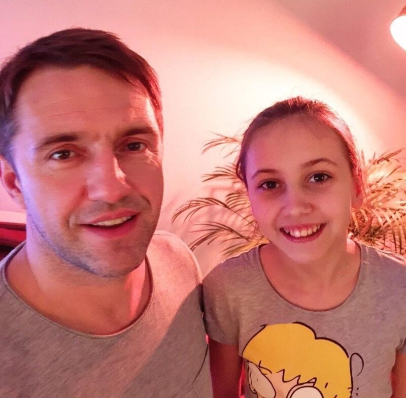 «Он просто ушёл»: как Владимир Вдовиченков бросил гражданскую жену с 9-летней дочерью ради новой любви, и кем выросла 20-летняя Вероника