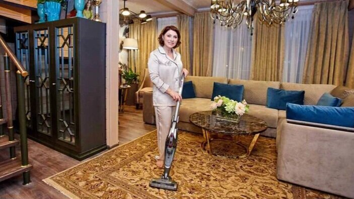 «Живу в поле» и 13 миллионов: Роза Сябитова показала дом, который достроила в 2024 году в 50 км от Москвы