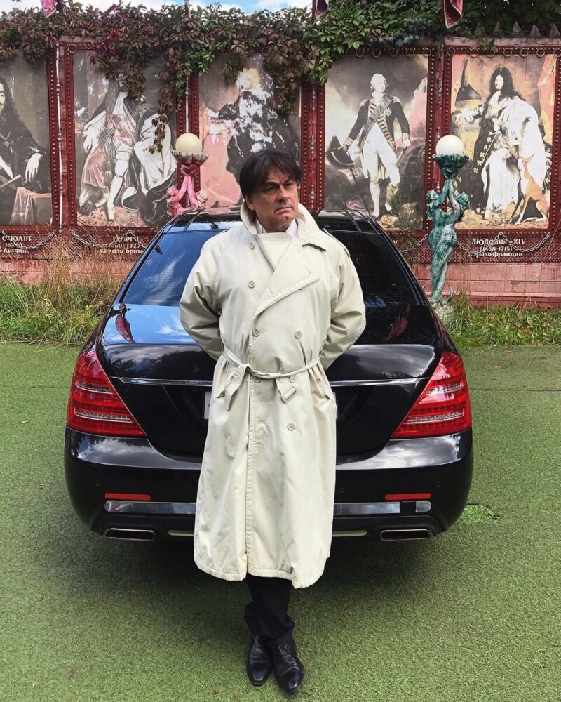 «Я люблю тебя до слез»: как 75-летний Александр Серов, мечта миллионов, остался совсем один в огромном доме