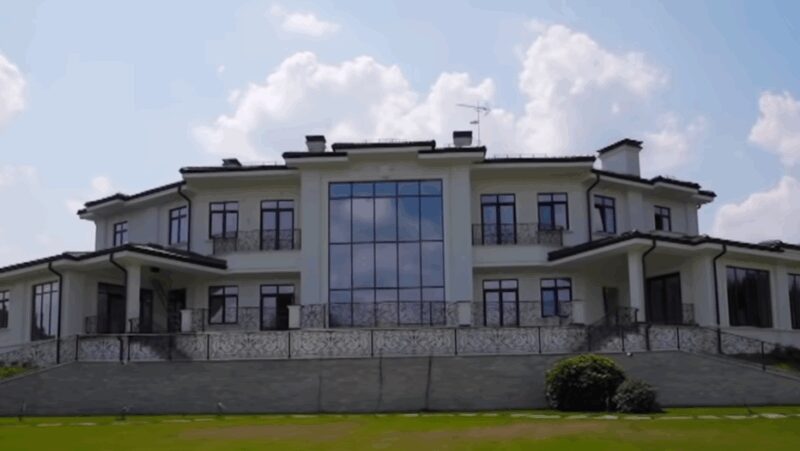 От съемных квартир до миллионного особняка: как Полина Гагарина заработала дом своей мечты и отстояла его после развода
