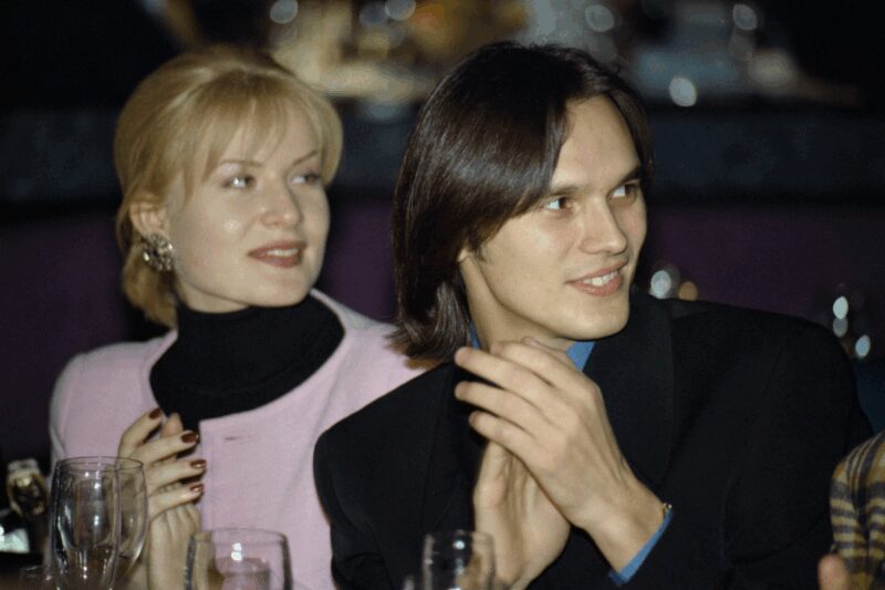 «Он просто подошёл к ней с коктейлем»: как дочь влиятельного бизнесмена увела 23-летнего Влада Сташевского у фанаток