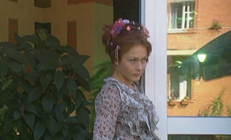 «Самая противная» из сестёр: как Эльвира Болгова за 6 месяцев сыграла три роли в 2004 году и чем обернулся тройной вызов