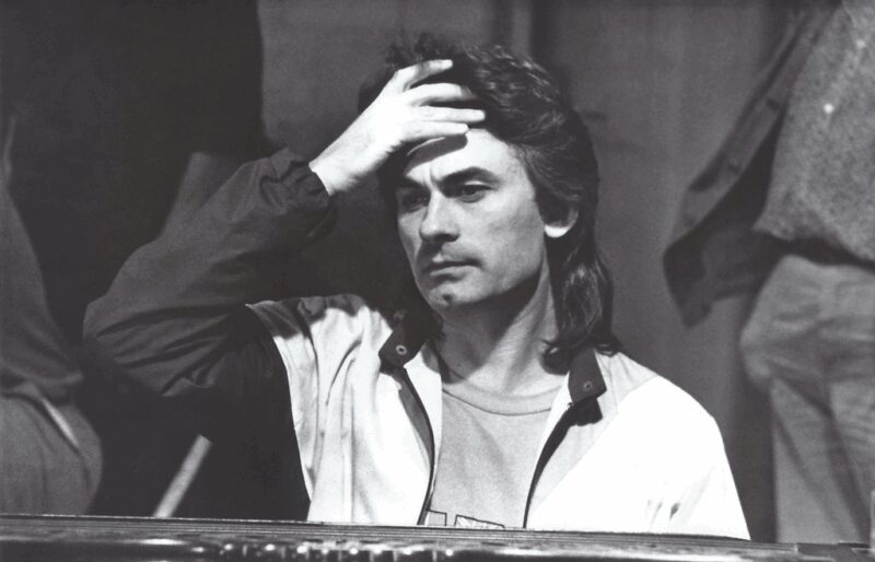 «Я люблю тебя до слез»: как 75-летний Александр Серов, мечта миллионов, остался совсем один в огромном доме