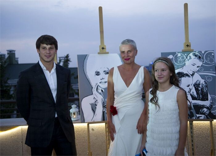 Лилия Рах с детьми, сыном Антоном и дочерью Даяной