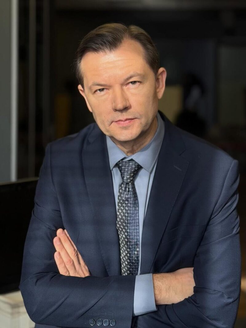 Мечтал о семье, но первый брак рухнул: Алексей Фатеев в 51 год признался, что «дом — это место силы» рядом с женой и двумя сыновьями