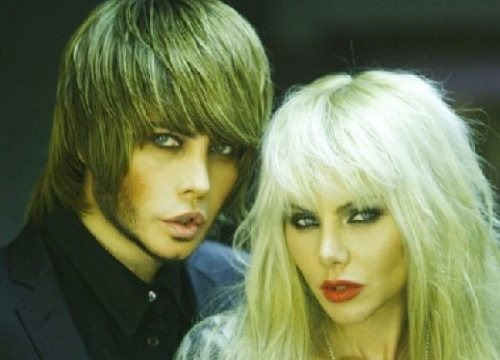 Сергей Зверев в окружении своих муз и коллег.