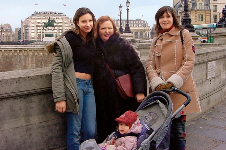 Дочь актрисы родила троих детей