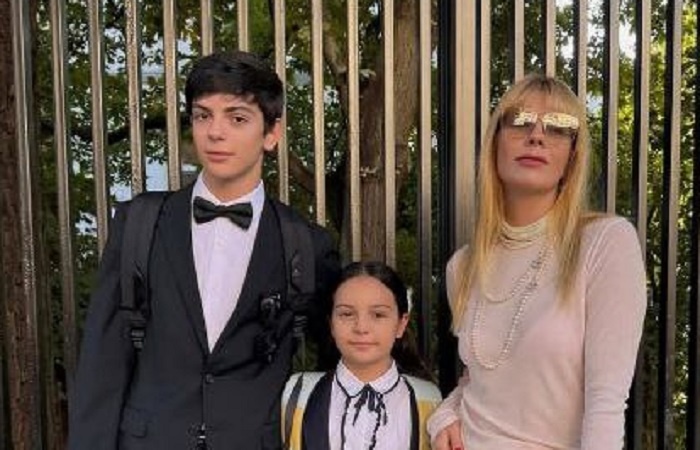 Анастасия Стоцкая с сыном Александром и дочерью Верой.