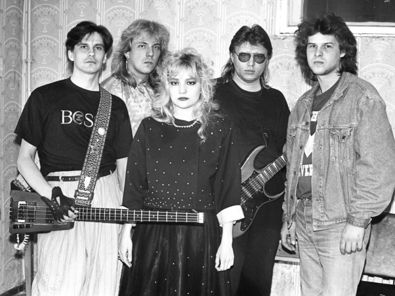 Татьяна Буланова с группой «Летний сад» и Николай Тагрин (слева с гитарой) в начале карьеры.