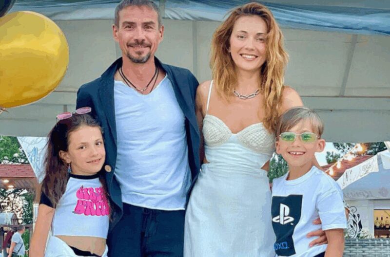 Денис Никифоров с любимой женой и долгожданными двойняшками.