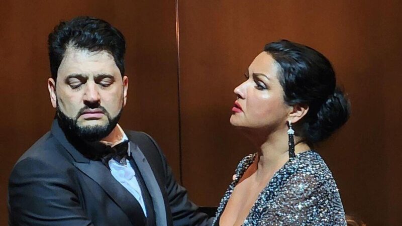 Анна Нетребко и Юсиф Эйвазов продолжают выступать вместе, несмотря на расставание.