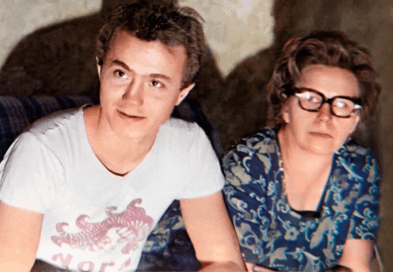 Андрей Панин с матерью.