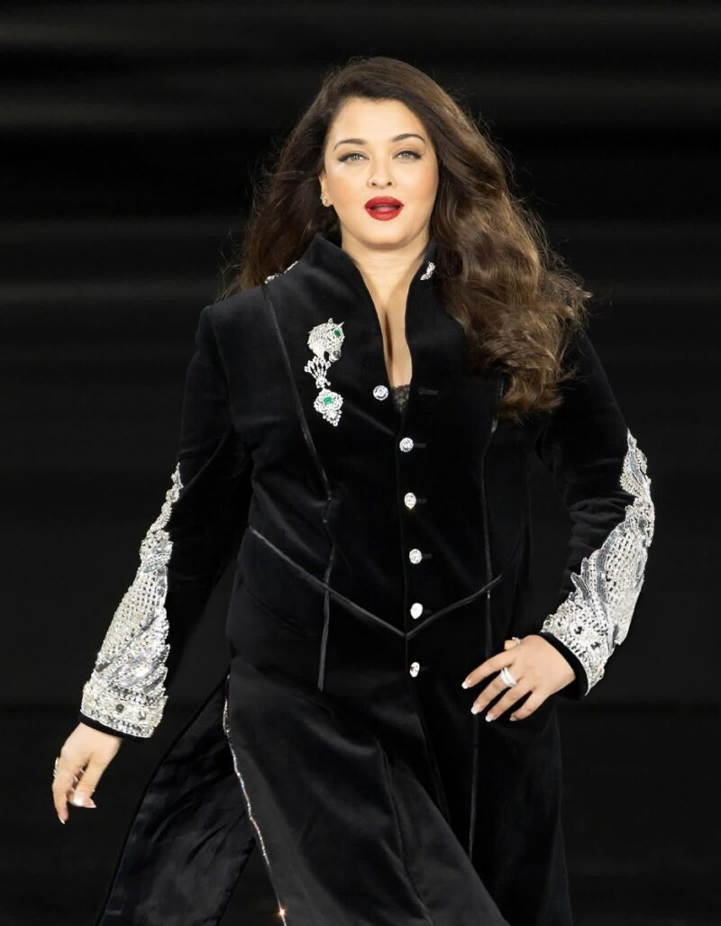 Айшвария Рай сохраняет элегантность, несмотря на критику.