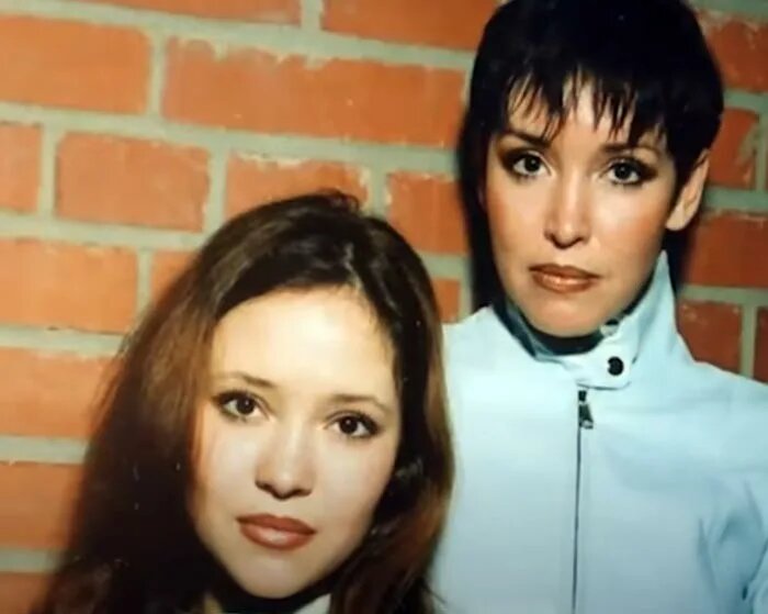 «Не хотела повторить судьбу матери»: почему 42-летняя Александра Самохина нашла счастье лишь в третьем браке и как выглядят её 14-летняя дочь и 5-летний сын