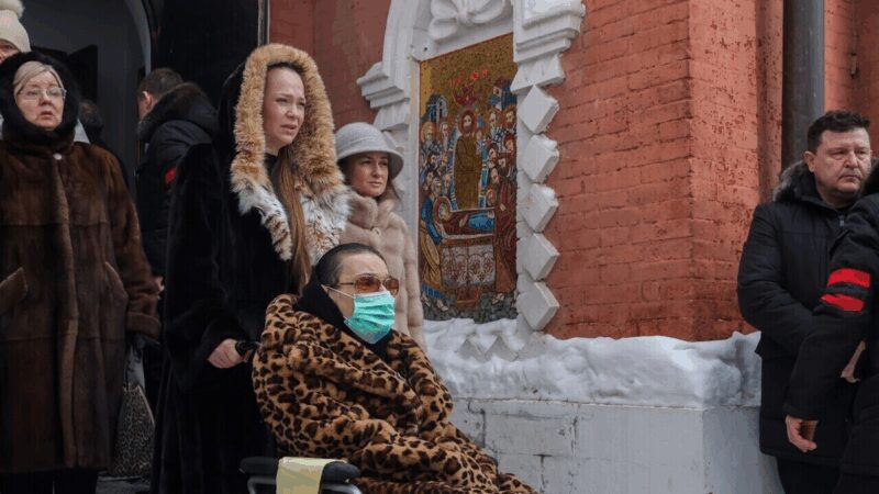 Надежда Баталова на церемонии прощания с Гитаной Леонтенко