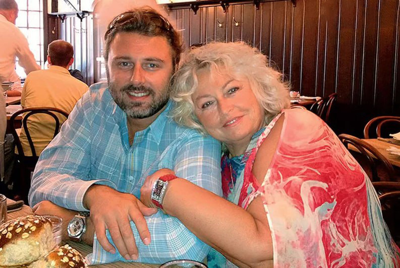 Мила Карева с сыном Даниилом