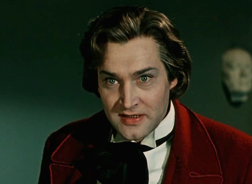 Владлен Давыдов в роли поэта-декадента Бессонова в фильме «Хождение по мукам»