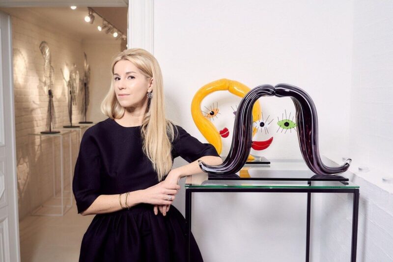 «Не растворилась в чужой тени»: как 42-летняя дочь Ярмольника избежала звёздной болезни и стала художником