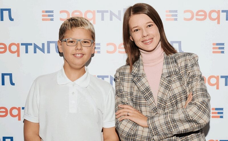 Екатерина Шпица с сыном Германом: мальчик заметно вырос и возмужал, став копией отца.