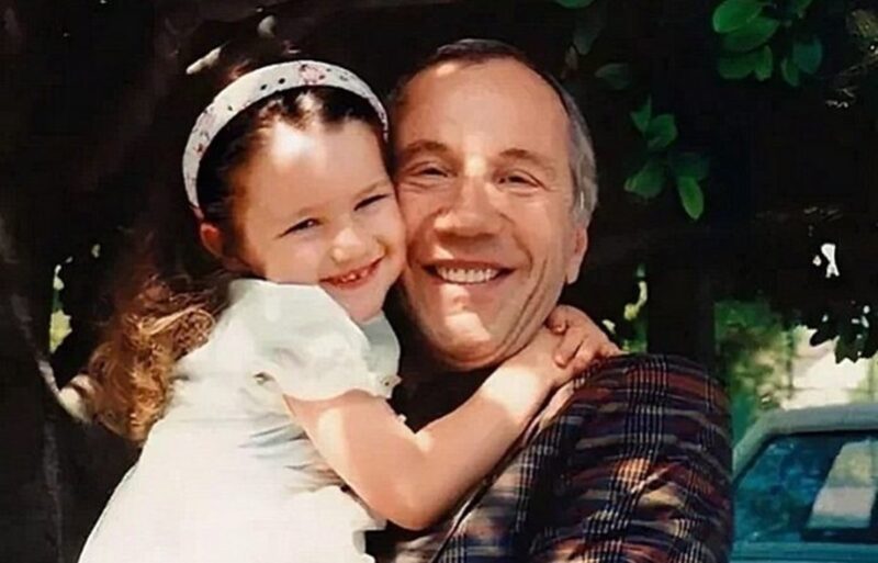 Трагедия отца повторилась: дочь Крамарова не знала русского и не видела Россию