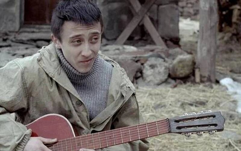 Велимир Русаков, известный как Маэстро, выбрал путь музыканта и сценариста, не зацикливаясь на актёрской карьере.