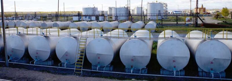 Хранение ЛВЖ и ГСМ в 2026 году: новые правила СП 155.13130 и нормы расстояний