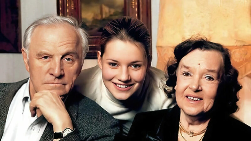 «Ей не нужна была сцена»: как дочь Михаила Ульянова отказалась от звездной карьеры, но посвятила жизнь памяти великого отца