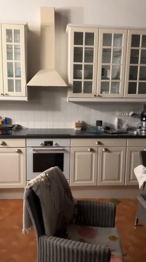 Фартук из плитки или керамогранита — практичное и стильное решение для кухни.